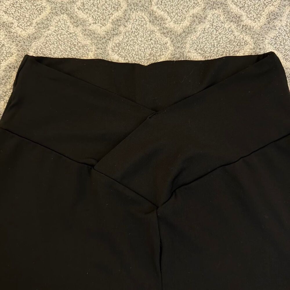 Lululemon Black Criss Cross Over Biker Shorts Size small - Picture 2 of 4